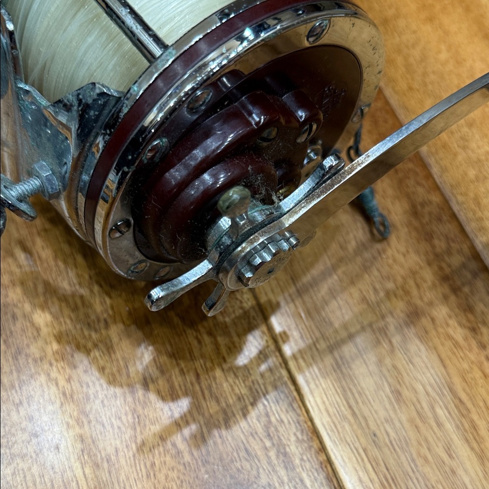 Vintage Penn Senator 114-H Fishing Reel - Picture 7 of 10
